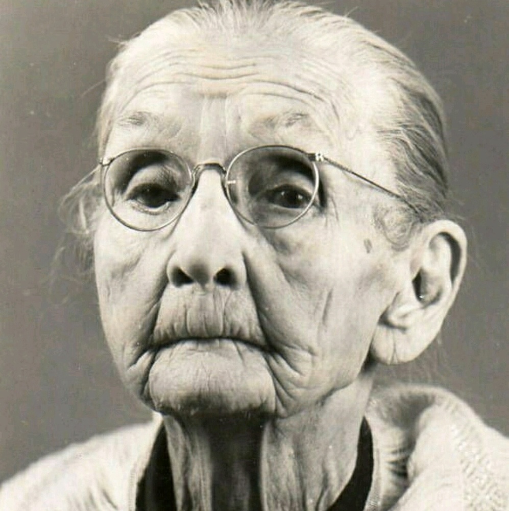 Meet your Posher, Rebecca